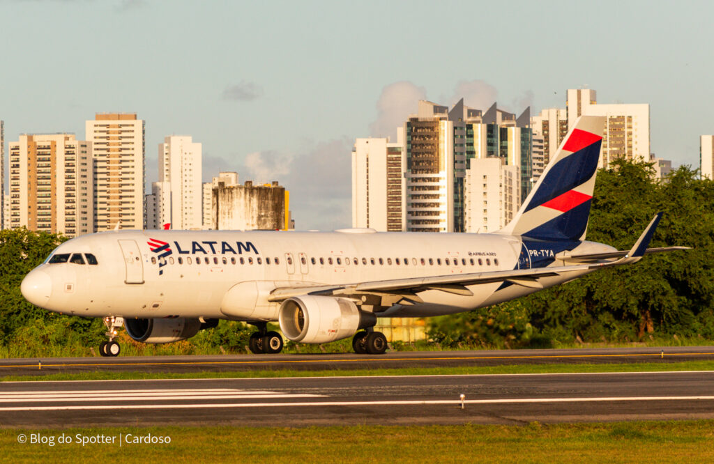 PR TYA Airbus A320 214 LATAM Airlines BLOG DO SPOTTER