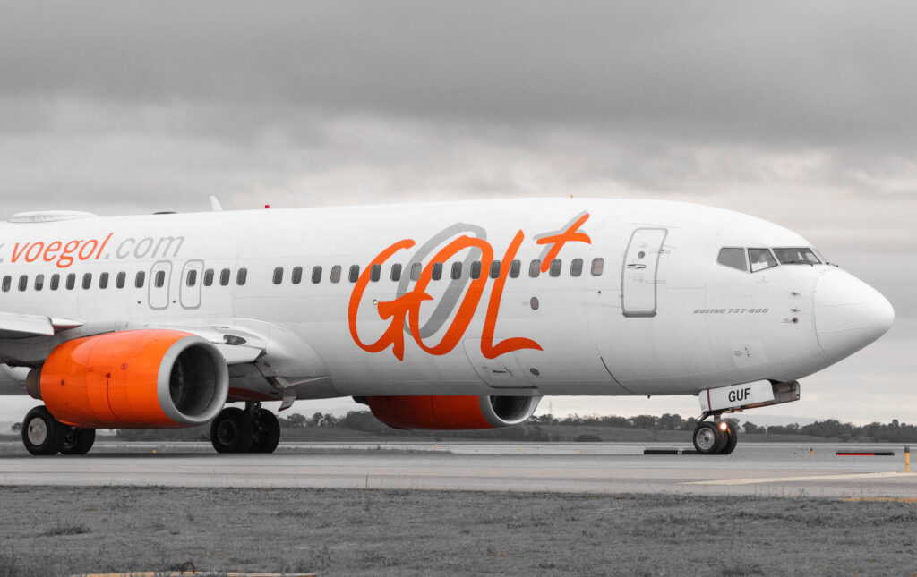 Preto e Branco: cor seletiva no Adobe Lightroom - Boeing 737-8EH - PR-GUF - GOL Linhas Aéreas - Foto tratada