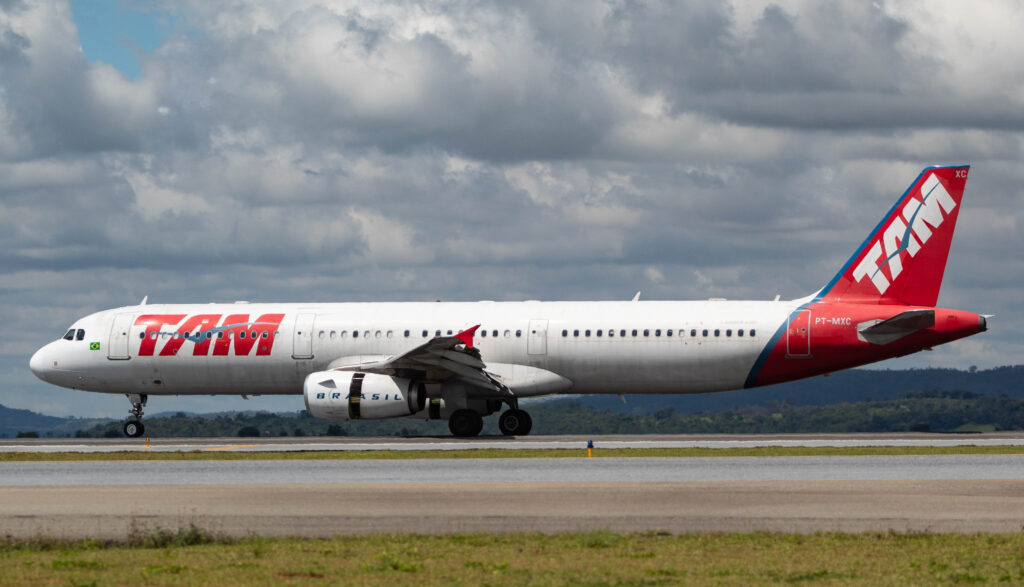 Airbus A321-231 - PT-MXC - LATAM Airlines