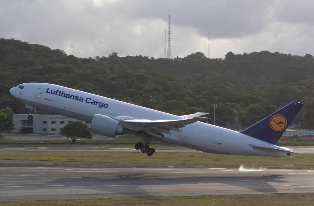 Boeing 777-FTB – D-ALFA – Lufthansa Cargo - Blog do Spotter