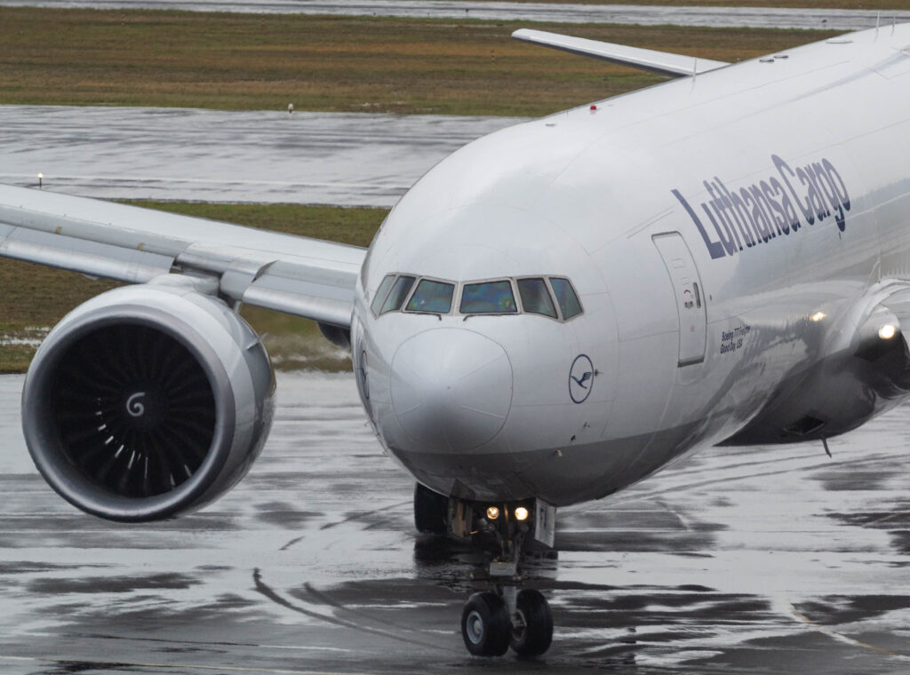 Boeing 777-FTB – D-ALFA – Lufthansa Cargo - Blog do Spotter