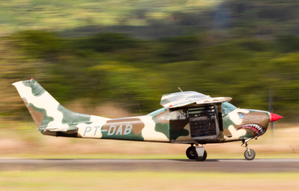 PT-DAB - Cessna C172 - Paraquedismo - Blog do Spotter