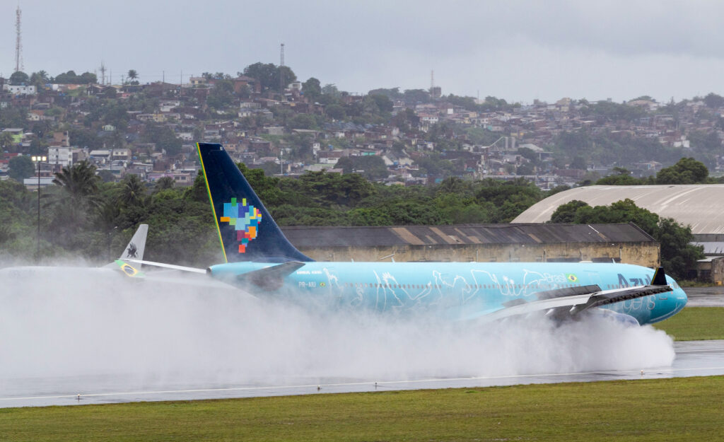 PR-AIU – Airbus A330-243 – Azul Linhas Aéreas - Blog do Spotter