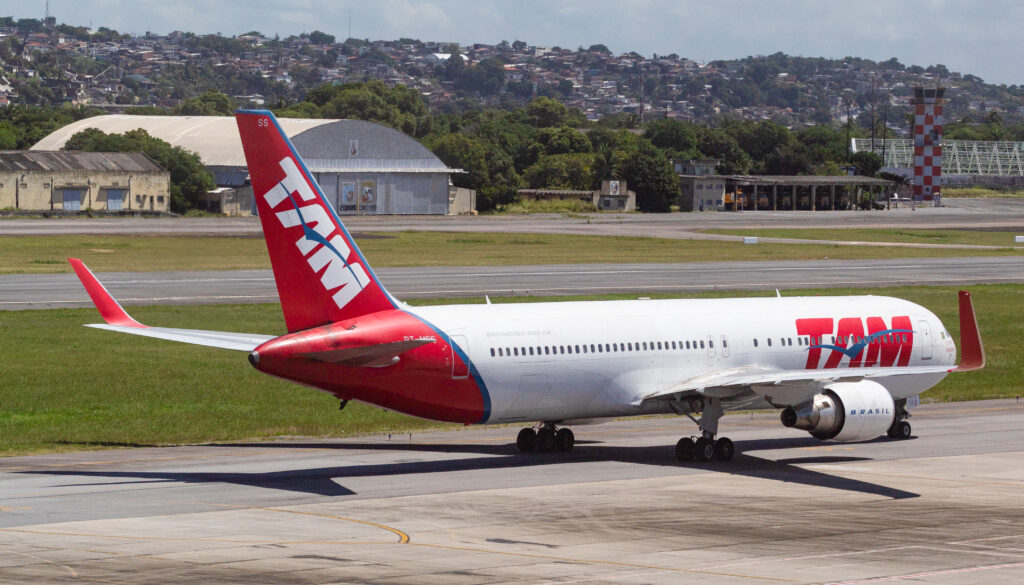 PT-MSS – Boeing 767-316ER – LATAM Airlines - Blog do Spotter