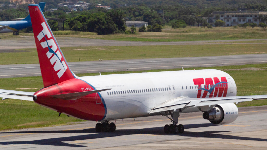 PT-MSS – Boeing 767-316ER – LATAM Airlines - Blog do Spotter