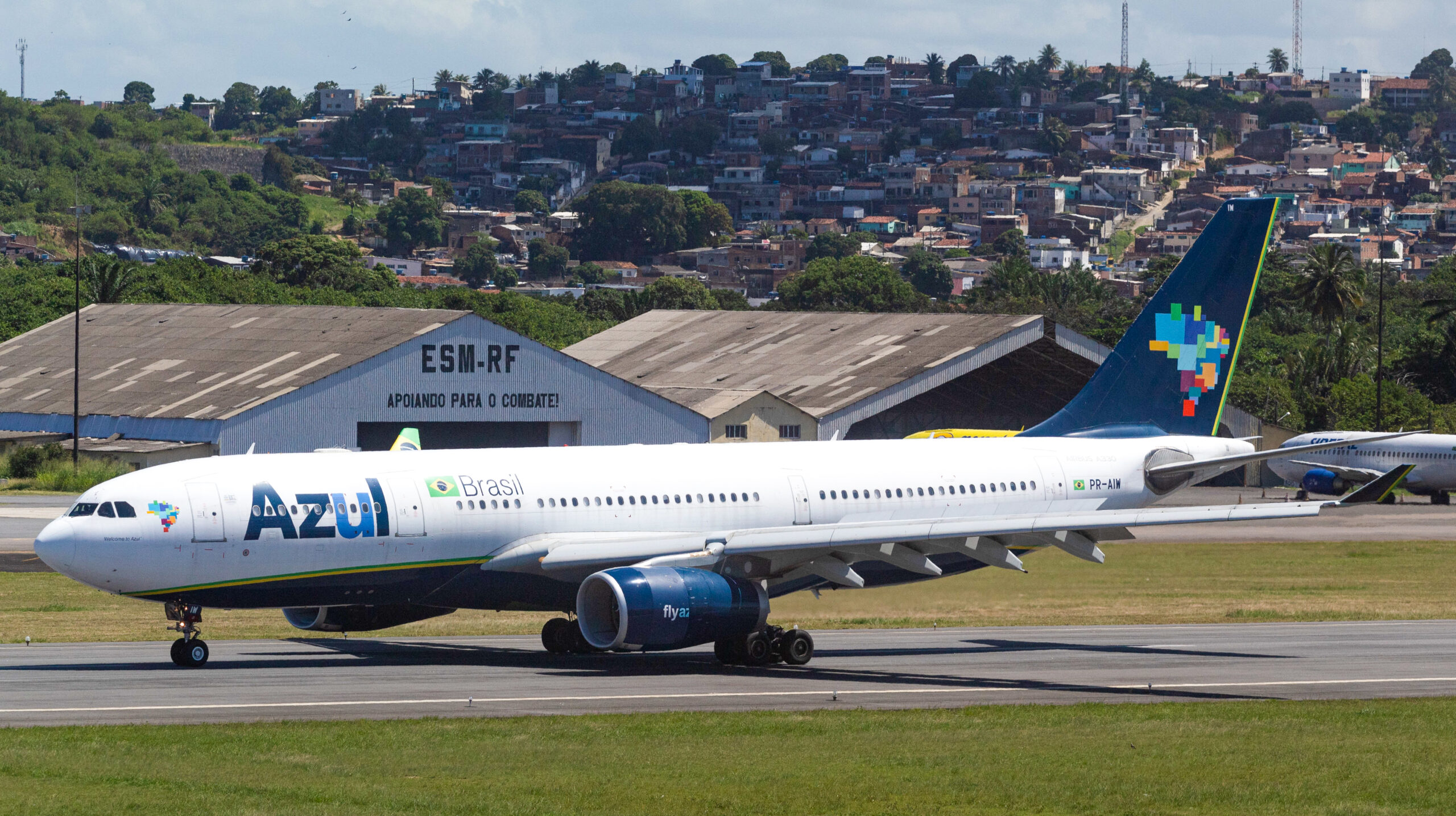 PR-AIW – Airbus A330-243 – Azul Linhas Aéreas