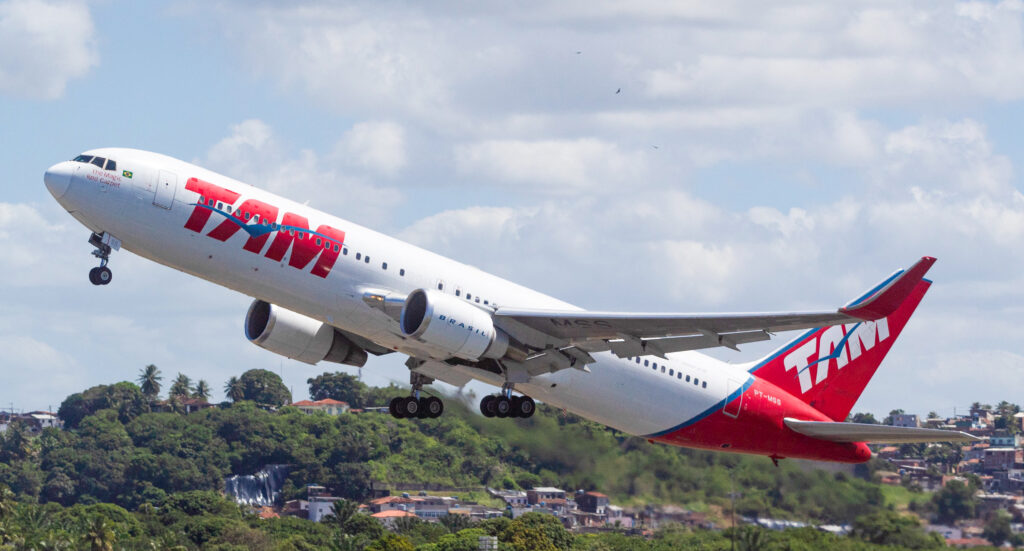 PT-MSS – Boeing 767-316ER – LATAM Airlines - Blog do Spotter