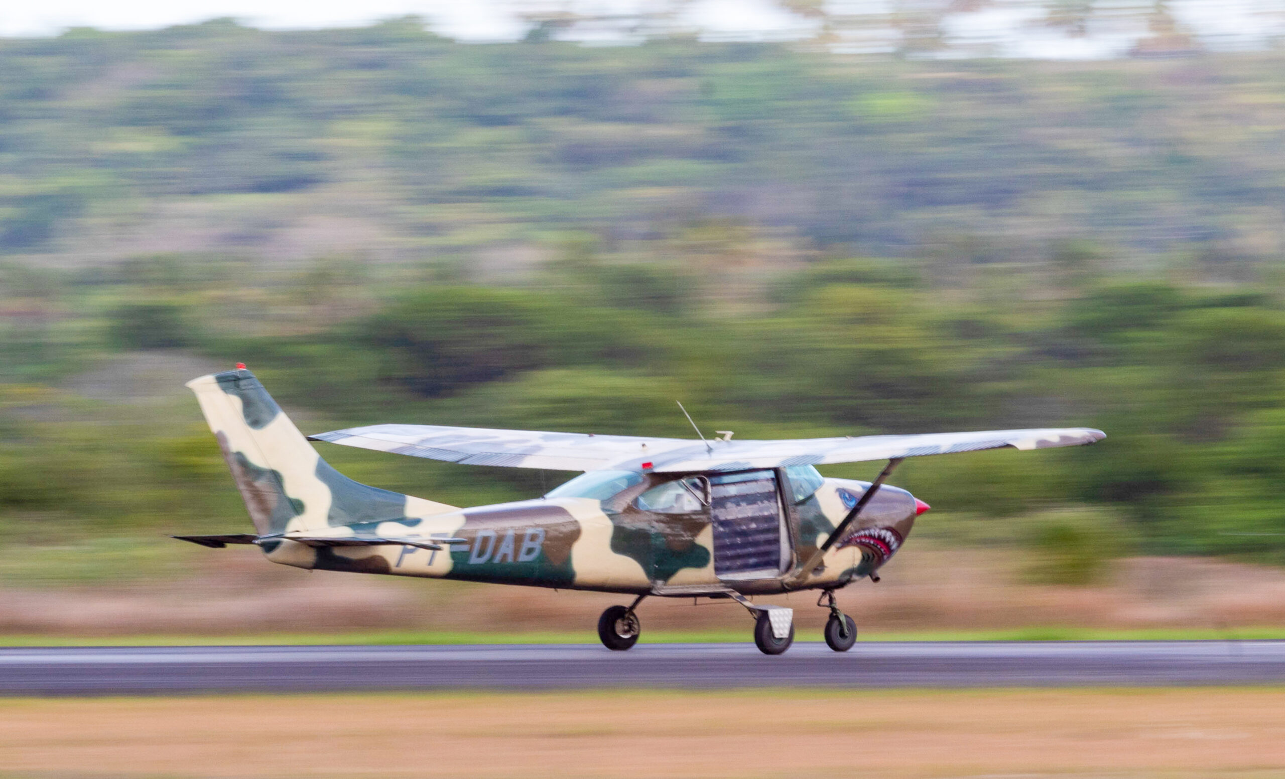 PT-DAB – Cessna 182K Skylane – Paraquedismo