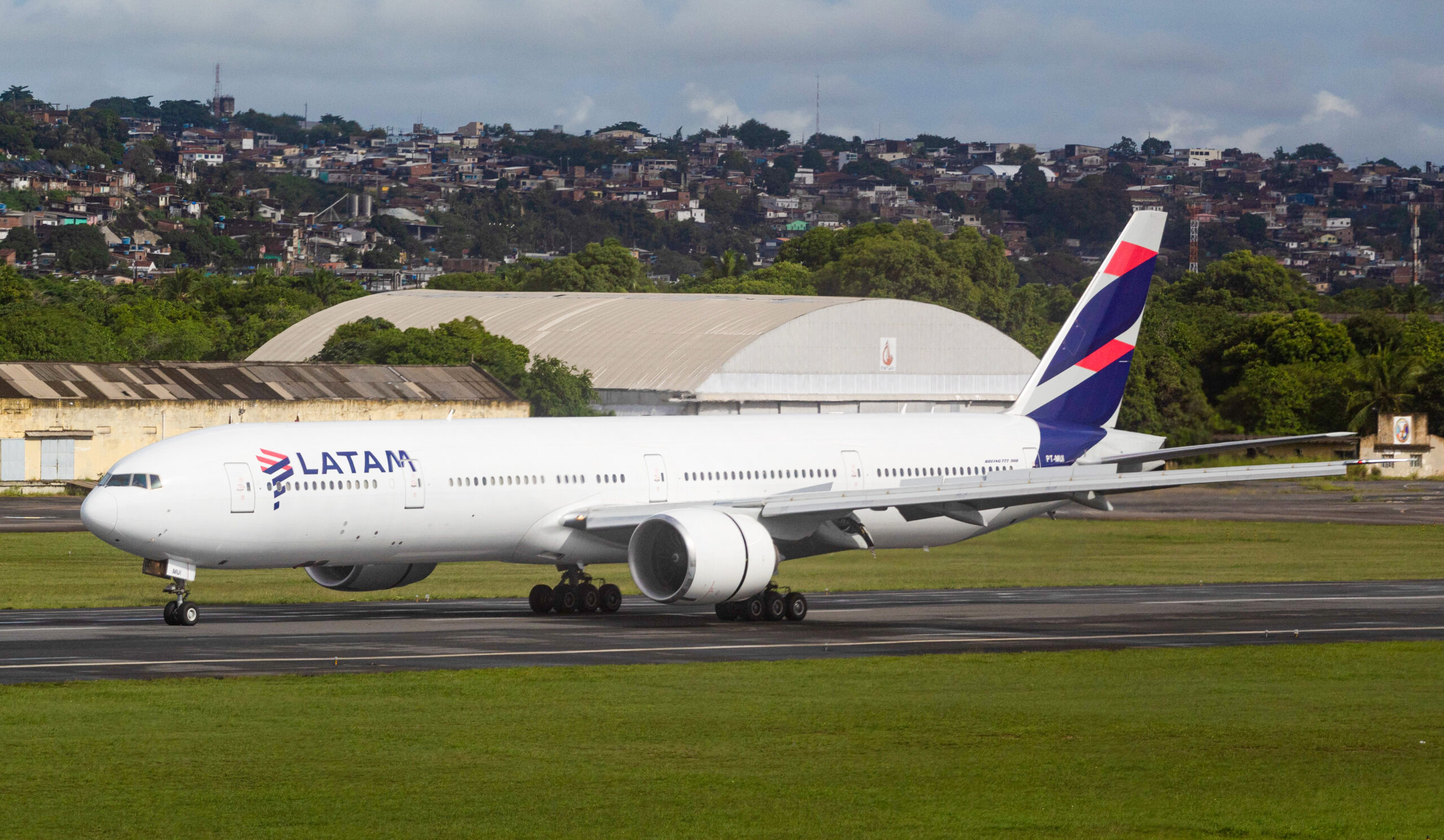 PT-MUI – Boeing 777-32WER – LATAM Airlines Brasil