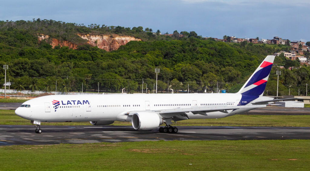 PT-MUI – Boeing 777-32WER – LATAM Airlines Brasil - Blog do Spotter