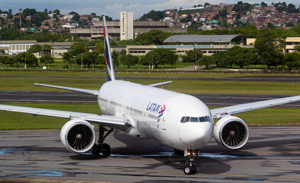 PT-MUI – Boeing 777-32WER – LATAM Airlines Brasil - Blog do Spotter