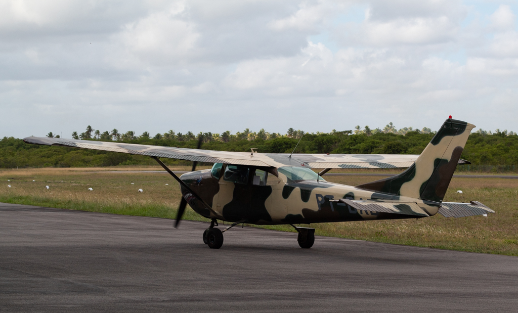 PT-DAB - Cessna 182K Skylane - Paraquedismo - Blog do Spotter