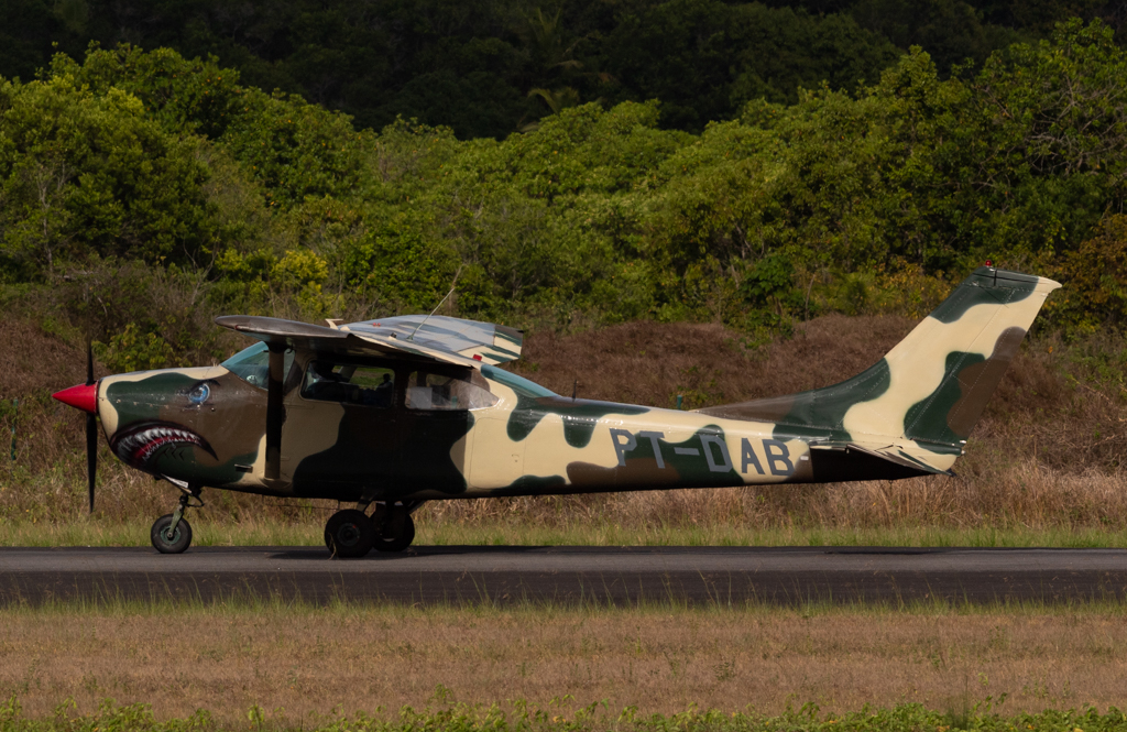 PT-DAB - Cessna 182K Skylane - Paraquedismo - Blog do Spotter