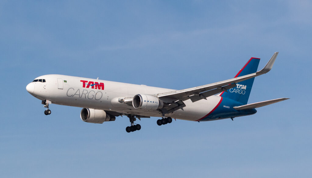 PR-ACO – Boeing 767-346F(ER) – LATAM Cargo - Blog do Spotter