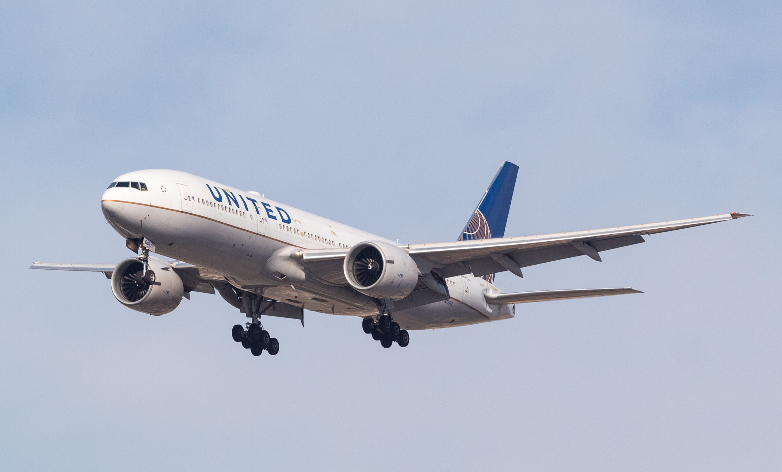 N77012 – Boeing 777-224(ER) – United Airlines