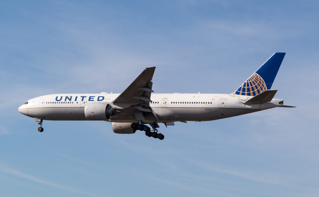 N77012 – Boeing 777-224(ER) – United Airlines - Blog do Spotter