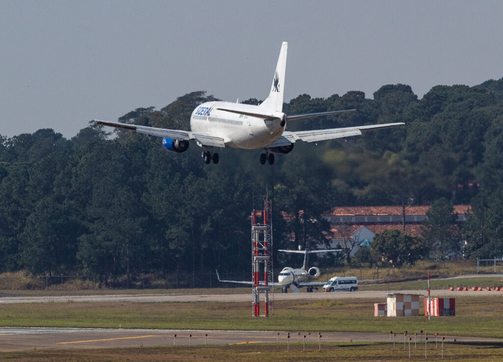 PR-SDO – Boeing 737-3B3(QC) – Sideral Linhas Aéreas - Blog do Spotter