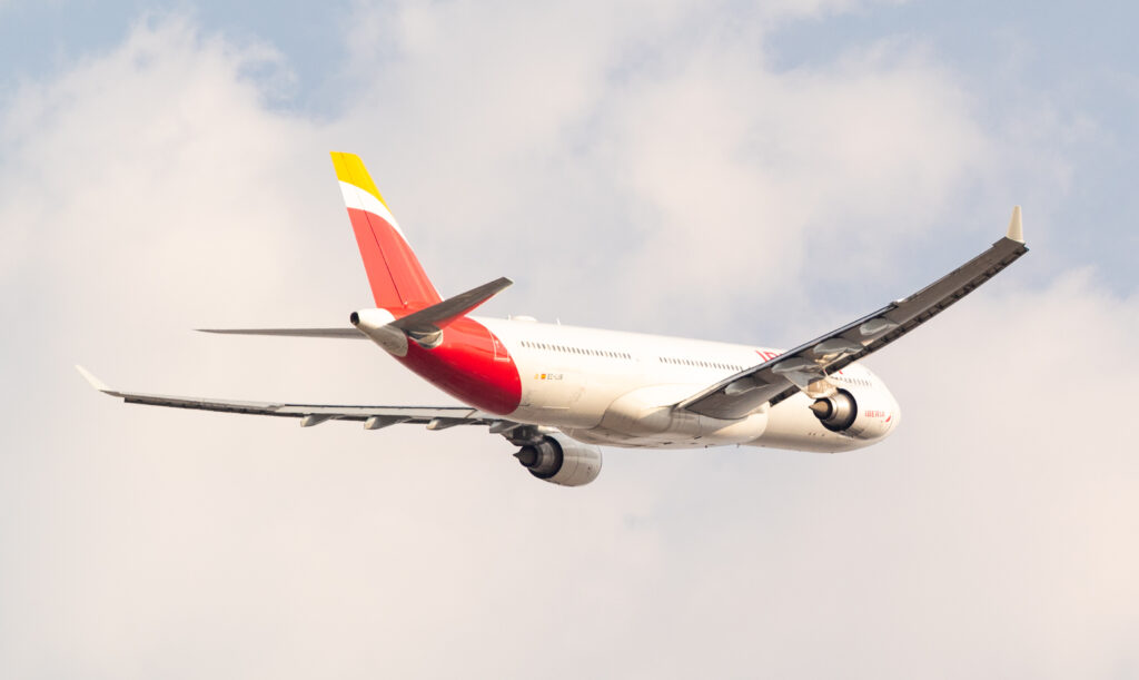 EC-LUB - Airbus A330-302 - Iberia - Blog do Spotter