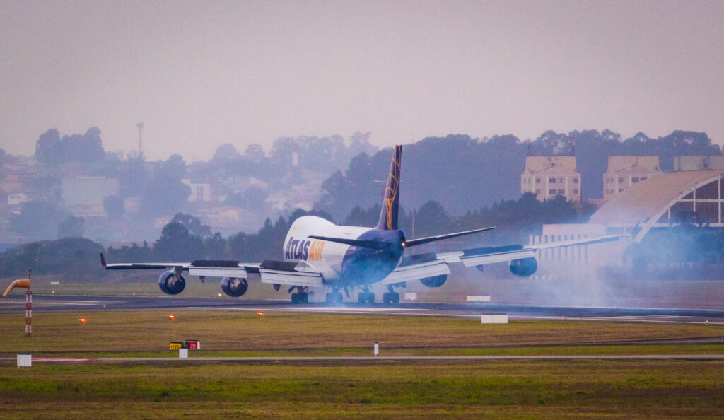 N418MC – Boeing 747-47U(F) – Atlas Air - Blog do Spotter