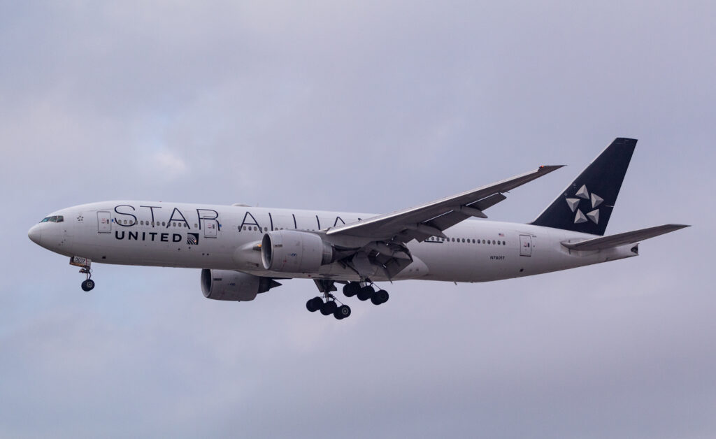 N78017 – Boeing 777-224(ER) – United Airlines - Blog do Spotter