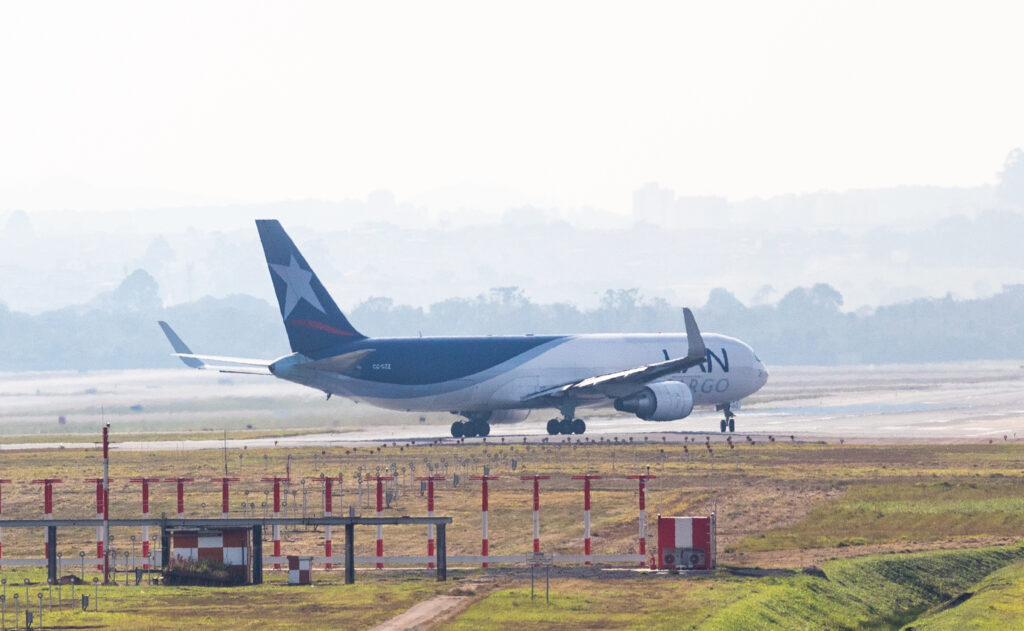 CC-CZZ - Boeing 767-316F(ER) - LATAM Cargo Chile - Blog do Spotter