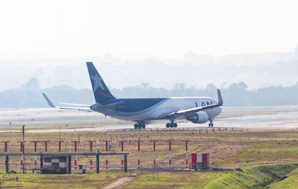 CC-CZZ - Boeing 767-316F(ER) - LATAM Cargo Chile - Blog do Spotter