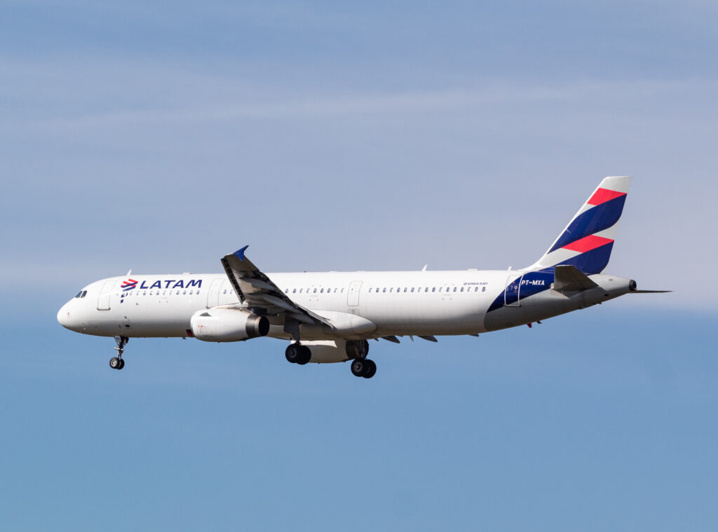 PT-MXA - Airbus A321-231 - LATAM Airlines - Blog do Spotter