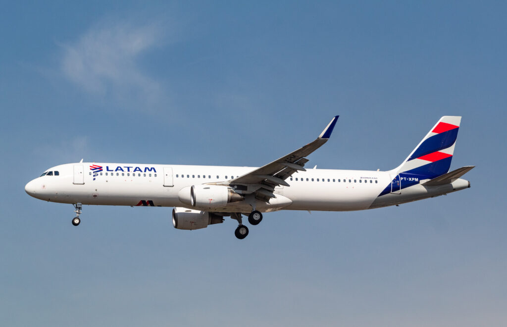 PT-XPM - Airbus A321-211 - LATAM Airlines - Blog do Spotter