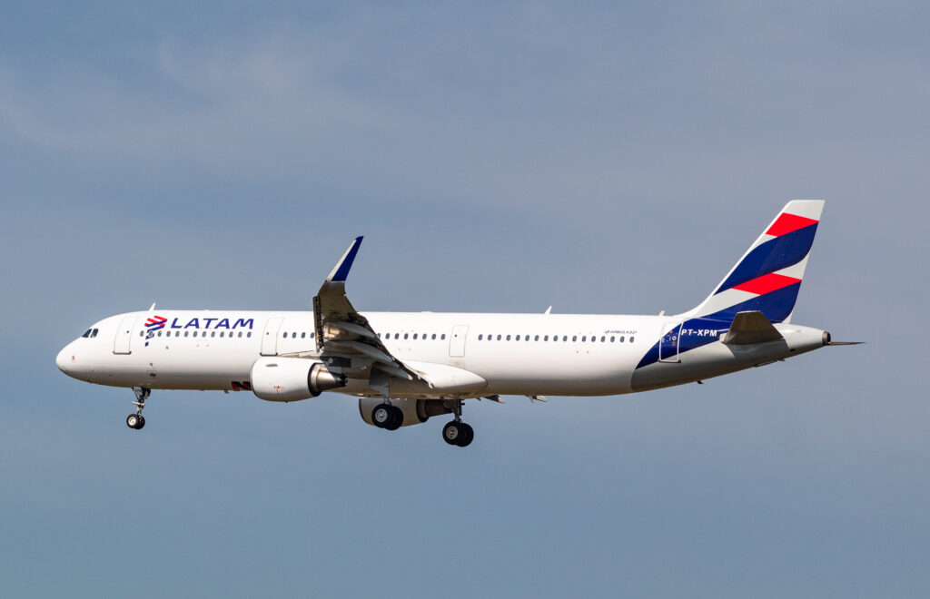 PT-XPM - Airbus A321-211 - LATAM Airlines - Blog do Spotter