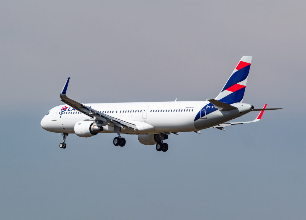 PT-XPM - Airbus A321-211 - LATAM Airlines - Blog do Spotter