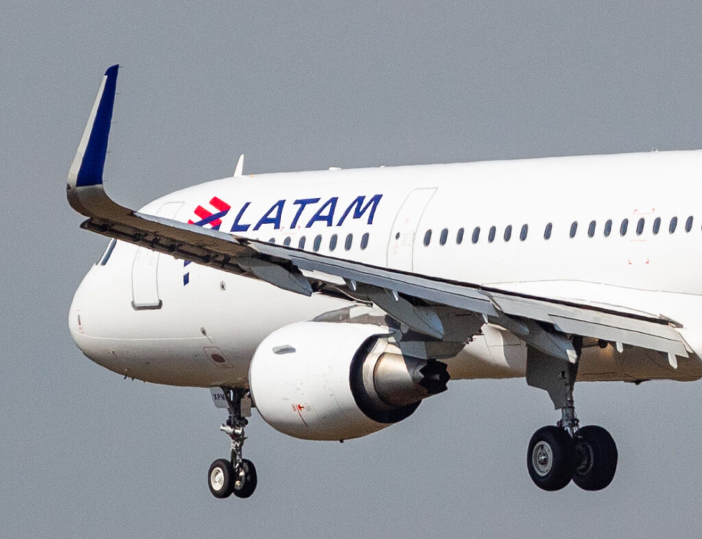 PT-XPM - Airbus A321-211 - LATAM Airlines - Blog do Spotter