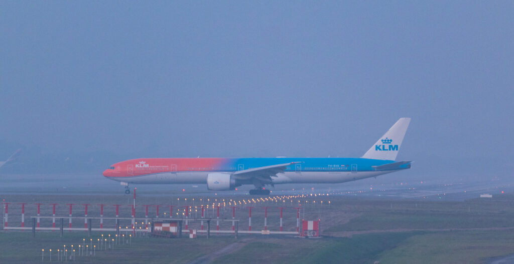 PH-BVA - Boeing 777-306(ER) - KLM - Orange Pride - Blog do Spotter