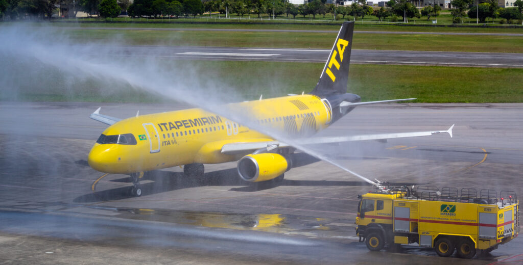 Batismo do PS-SFC da ITA em Recife - Airbus A320-232 - Itapemirim Transportes Aéreos - Blog do Spotter