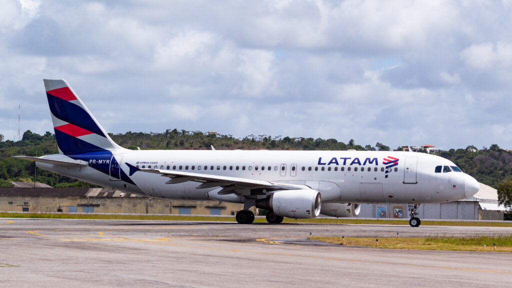 PR-MYR - Airbus A320-214 - LATAM Airlines - Blog do Spotter