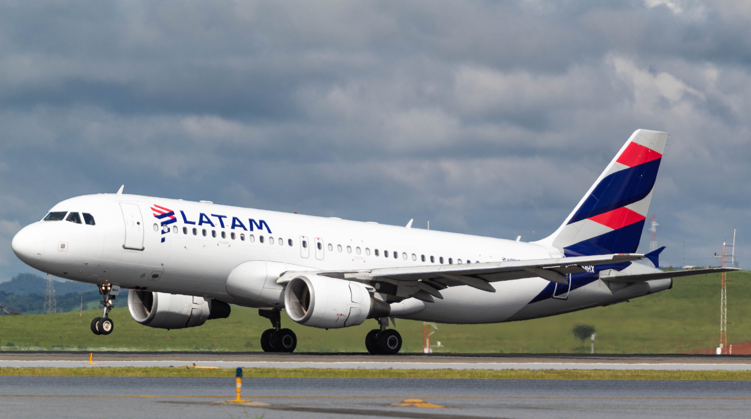 PR-MHX – Airbus A320-214 – LATAM Airlines