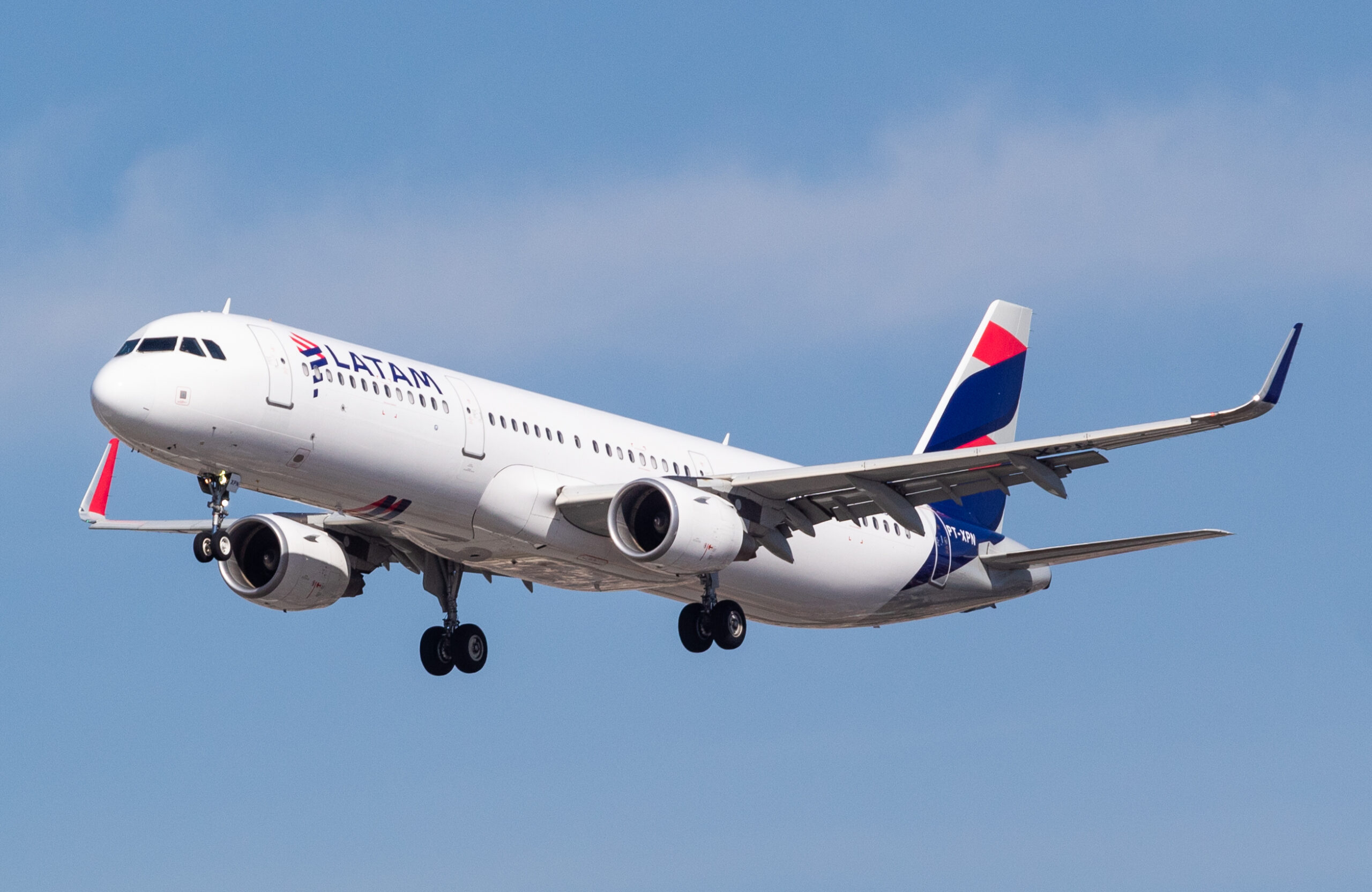 PT-XPN – Airbus A321-211 – LATAM Airlines