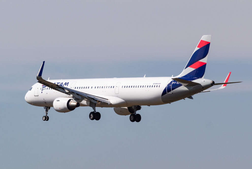 PT-XPN - Airbus A321-211 - LATAM Airlines - Blog do Spotter