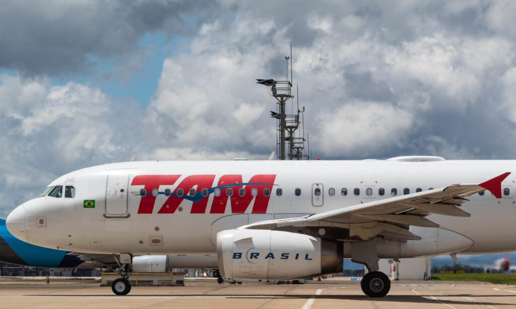 PT-TMI - Airbus A319-132 - LATAM Airlines - Blog do Spotter