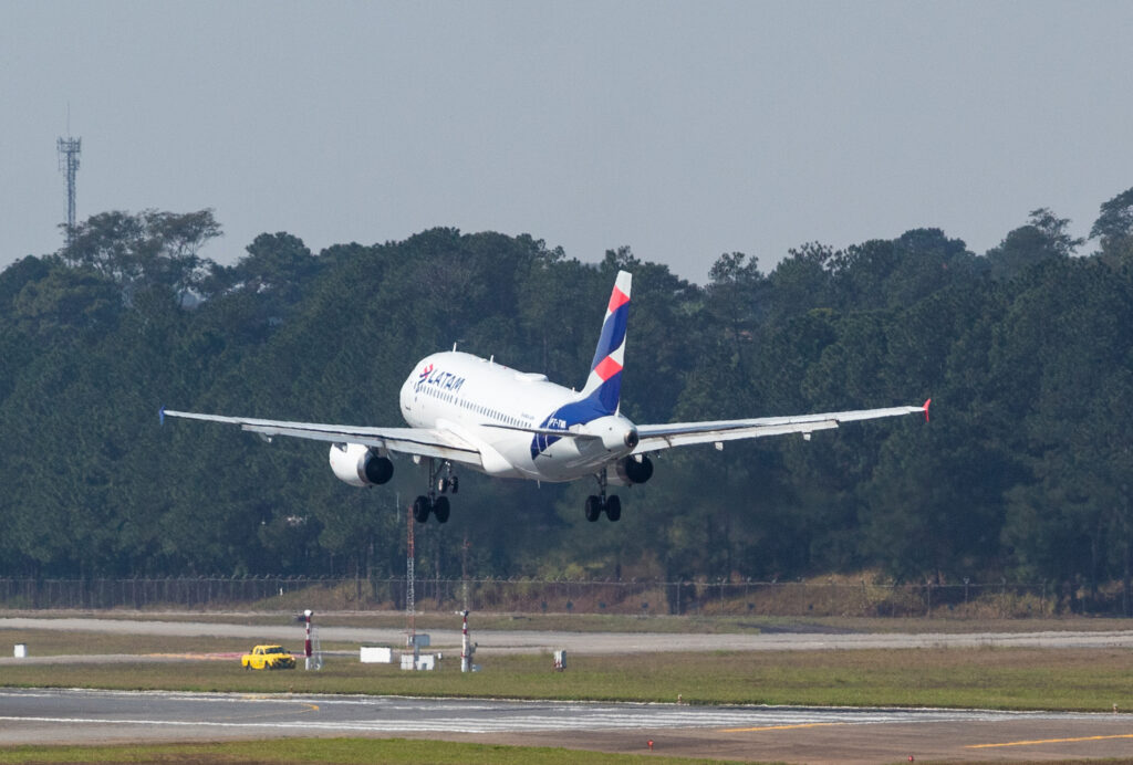 PT-TMI - Airbus A319-132 - LATAM Airlines - Blog do Spotter