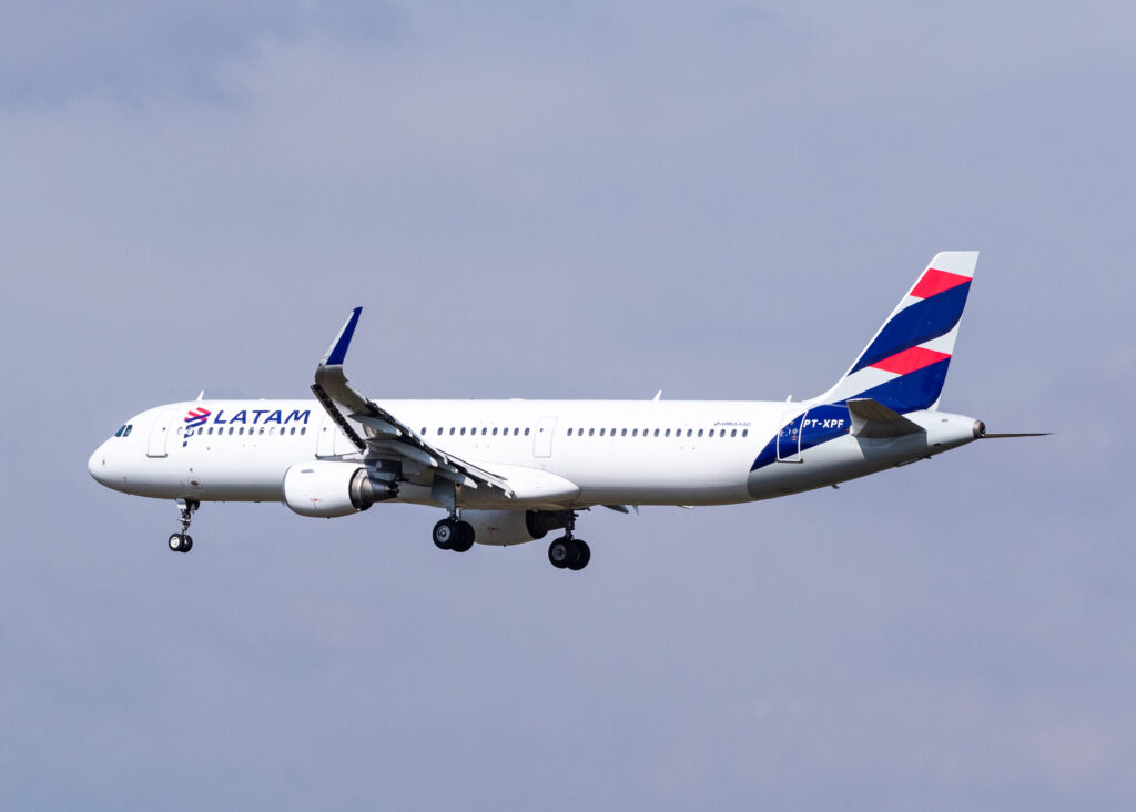 PT-XPF - Airbus A321-211 - LATAM Airlines - Blog do Spotter