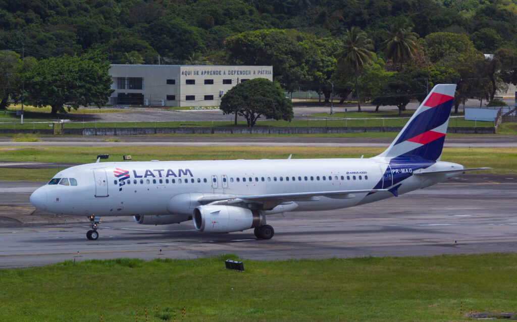 PR-MAG - Airbus A320-232 - LATAM Airlines - Blog do Spotter