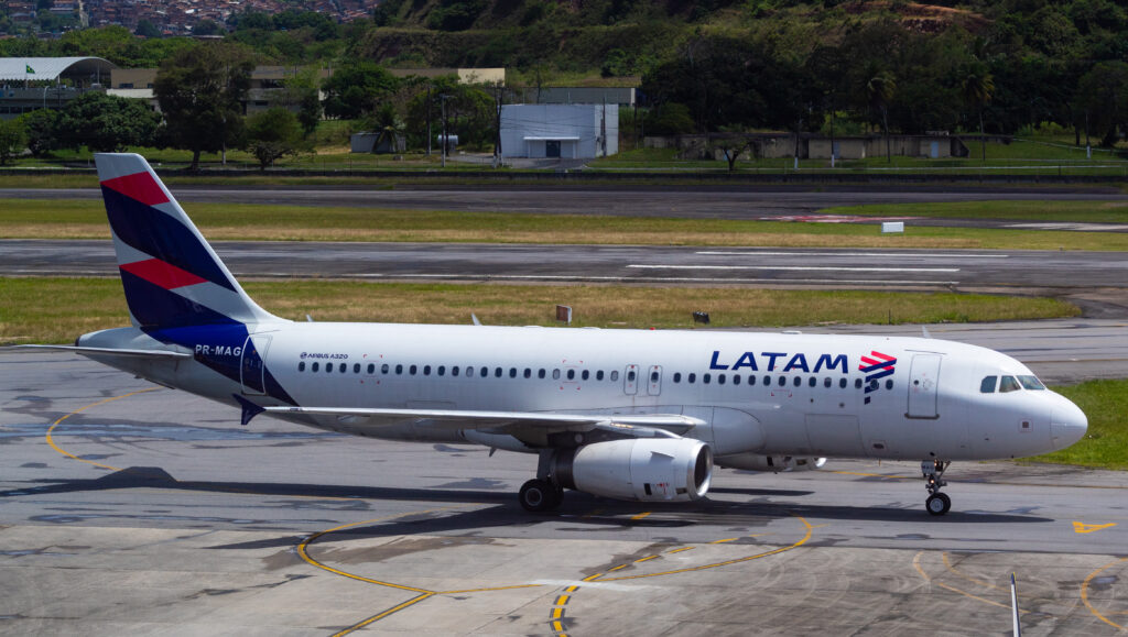 PR-MAG - Airbus A320-232 - LATAM Airlines - Blog do Spotter