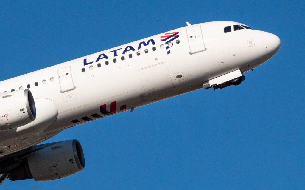 PT-XPL - Airbus A321-211 - LATAM Airlines - Blog do Spotter