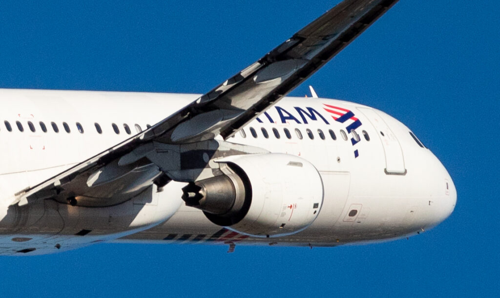 PT-XPL - Airbus A321-211 - LATAM Airlines - Blog do Spotter