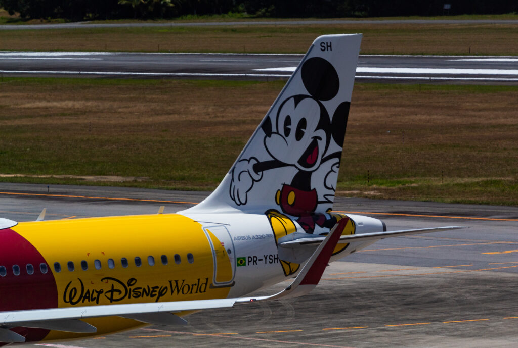 PR-YSH - Mickey Mouse Nas Nuvens - Airbus A320 NEO - Blog do Spotter