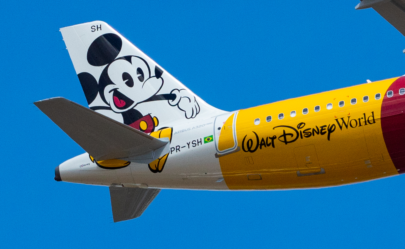 Conheça os aviões da Azul com pinturas da Disney