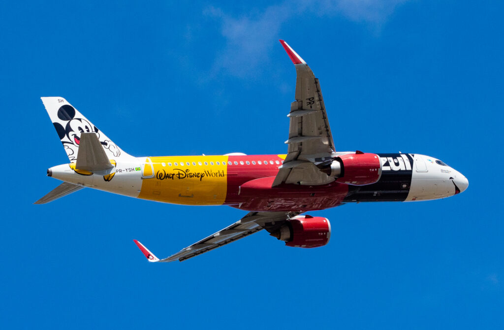 PR-YSH - Mickey Mouse Nas Nuvens - Airbus A320 NEO - Blog do Spotter