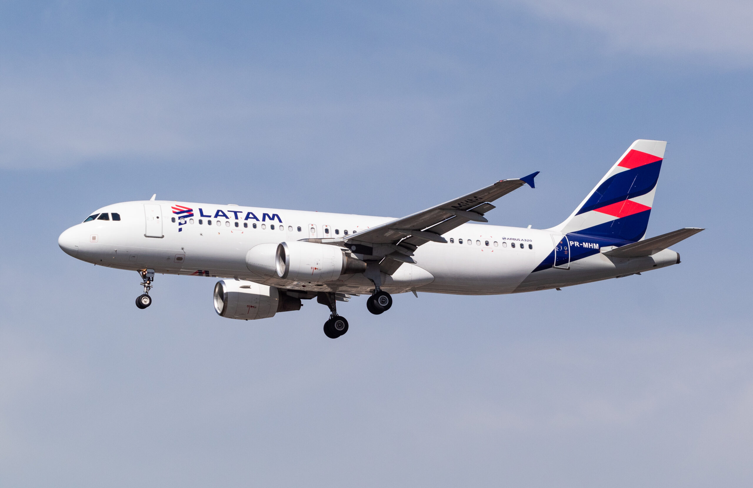 PR-MHM - Airbus A320-214 - LATAM Airlines - Blog do Spotter