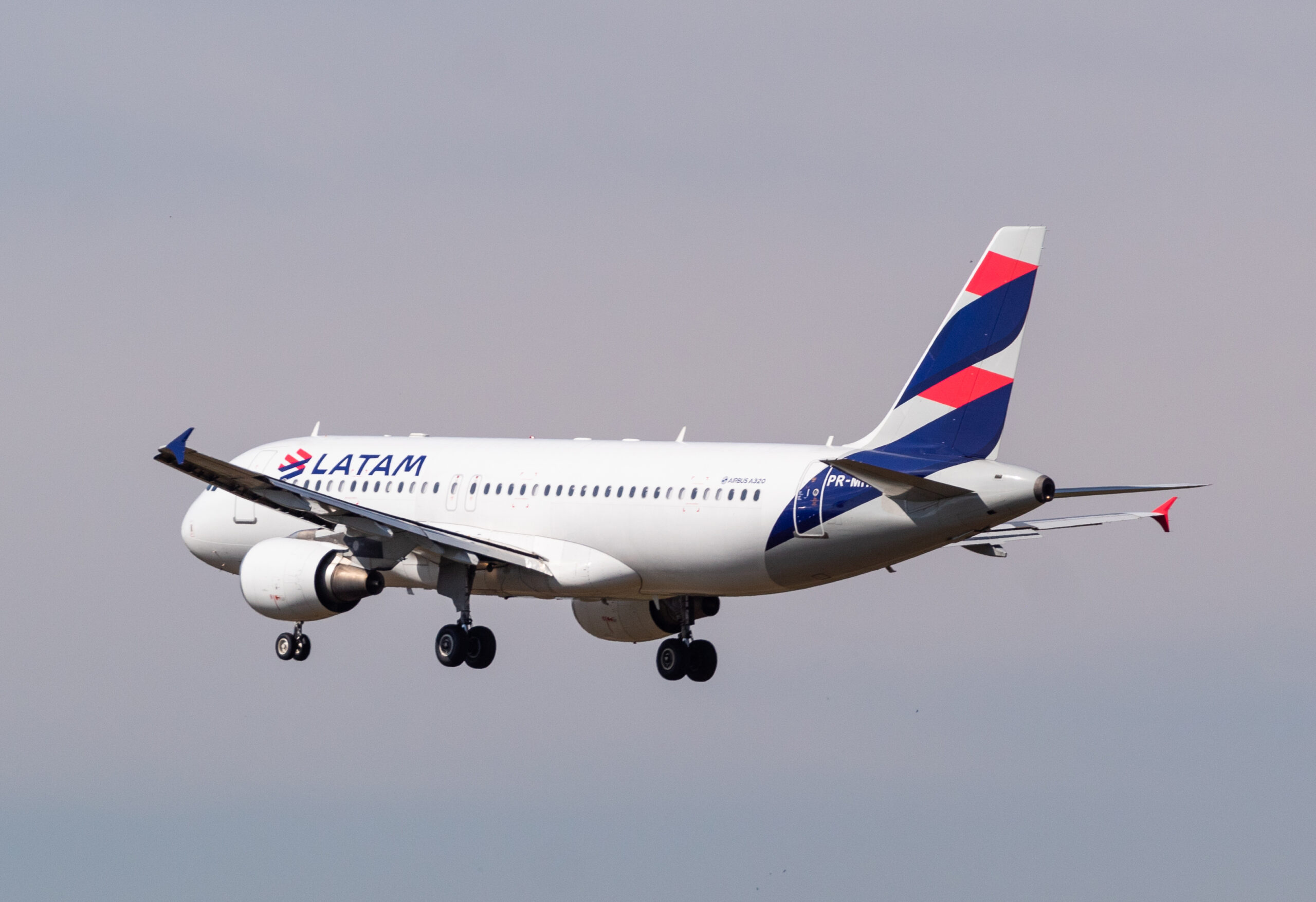 PR-MHM - Airbus A320-214 - LATAM Airlines - Blog do Spotter