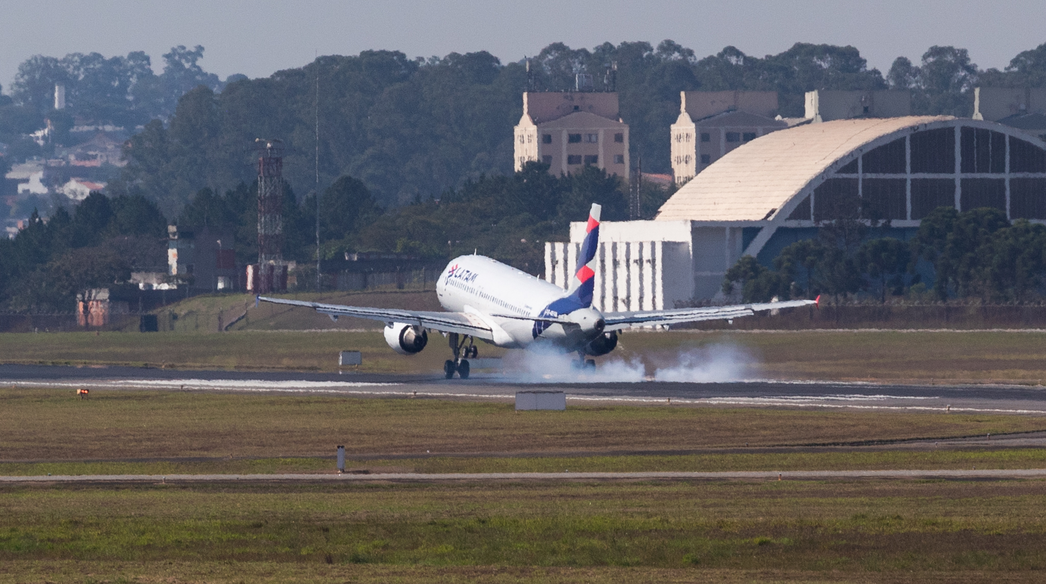 PR-MHM - Airbus A320-214 - LATAM Airlines - Blog do Spotter